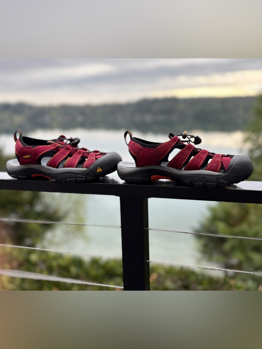 Keen Newport H2 Sport Sandal in Beet Red & Black w Signature Rubber Toe Bumper - Picture 7 of 10